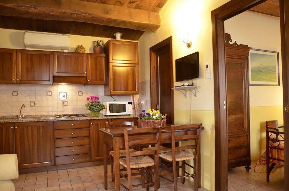 Agriturismo Le Due Torri Torre Quadrano Spello Exterior foto